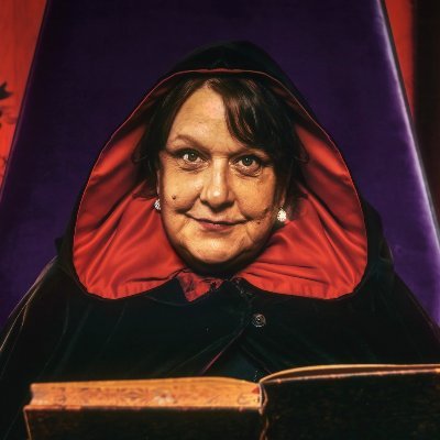 The podcast where @KathyBurke invites guests to see their death brought to life, as they plan their final days ⚰️☠️ 

Account managed by the Goddesses 😇