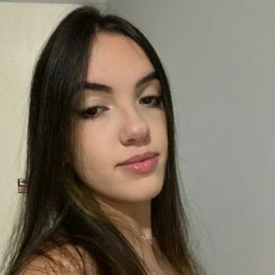 isa_guedesc's profile picture. 