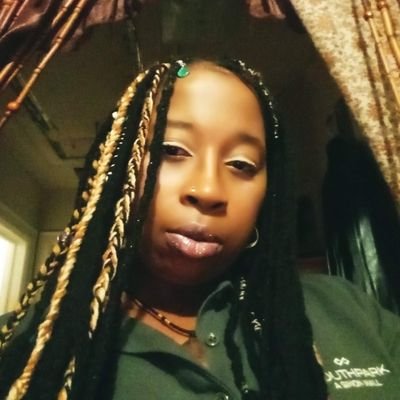I'm a lover of music ,lover of Prince, kinda weird,sometime I may post the most random shit kinda girl 🤪💋❤️