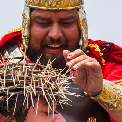 Defensor de la vida,a favor de las familias PAN y profeta en mi propia tierra descendiente del gran Heroe Donato y familia Siciliana.Legionario Gomez Morin