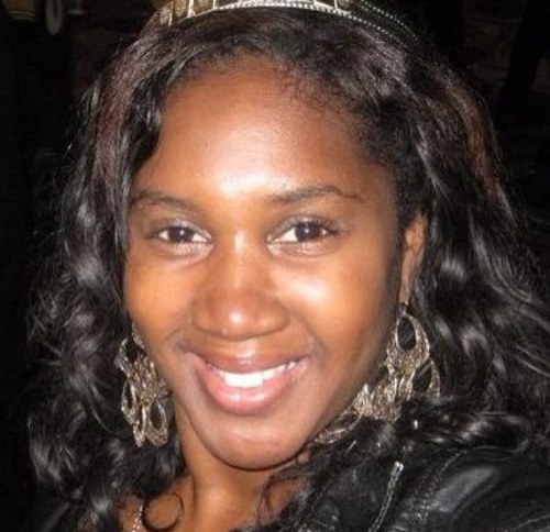 LocsOnWax's profile picture. Curator of vibes.
Fashion storyteller. Vinyl collector. Scent connoisseur.
I pair music with mood, fragrance with fashion — one drop at a time.