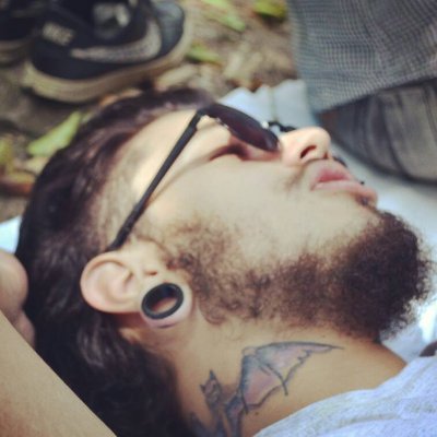Perdido na vida que vivo, procurando sentido no individuo, continuo assim me descobrindo, permitindo-me estar perdido, criando ao meo redor, meu próprio espaço