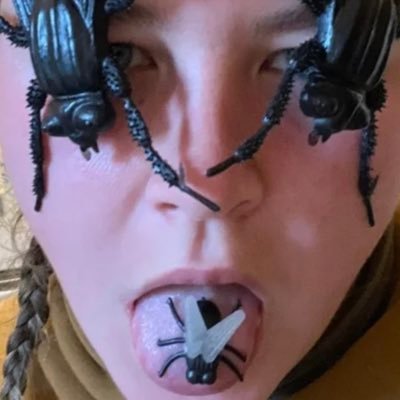 _frisbee's profile picture. the c͟o͟r͟r͟e͟c͟t͟   use of soap