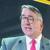 Todos los infortunios del hombre vienen de no saber estarse quieto en un lugar (Pascal)