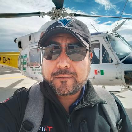 Piloto de helicópteros, viviendo una aventura día a día, no me quedo con las ganas de nada, amo donde estoy, con quien estoy y lo que hago. Viva Mexico y la 4T