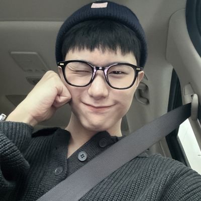 — #빅톤 ❞ 𝑚𝑦 𝑓𝑎𝑣𝑜𝑟𝑖𝑡𝑒 𝑝𝑙𝑎𝑐𝑒, 𝑚𝑦 𝑠𝑎𝑓𝑒 𝑝𝑙𝑎𝑐𝑒 ┈─ ⋆ ࣪.
•Alice since 2016 | 🇲🇽 | She / her
♡ Sikie biased 🐶