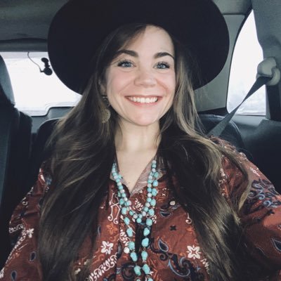 kay_snyd's profile picture. teacher 🍎✏️| mama 💜