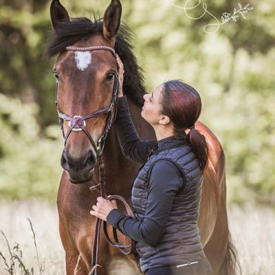 Juriste 🇫🇷🇨🇭Patriote ⚜️💙🤍❤️ ⚜️ ✝️🕎 Cavalière, propriétaire de chevaux. Toute insulte, tout propos à caractère antisémite entraîne le blocage systématique