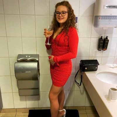 tasha234z's profile picture. ✈️