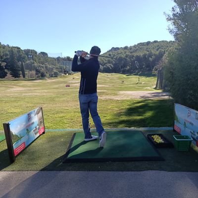 fou de foot, de golf et en général de tous les sports, écoute toutes sortes de musiques surtout le pop rock et U2. j'essaye d'être objectif dans mes tweets