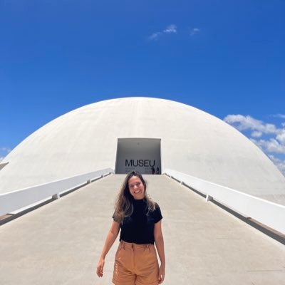 Professora de história, vascaína, viciada em café, livros e viagem.