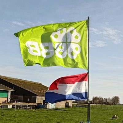 Akkerbouwer en loonwerker in Zuidland. Zegen komt van boven.