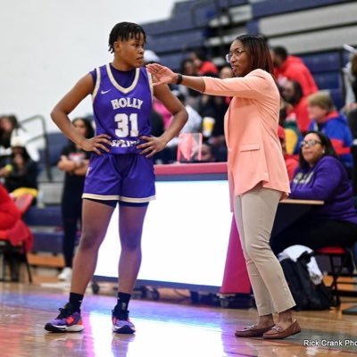 #iteach #iZPhi 💙 🕊 #icoach #itrain 🏀~~Holly Springs HS Head Varsity Girls Basketball Coach~~ECU Alum 🏴‍☠️~~Basketball Trainer~~I Peter 2:9 @HSLadyHawksWBB