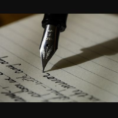 LenaTom01's profile picture. 🖋️🖋️