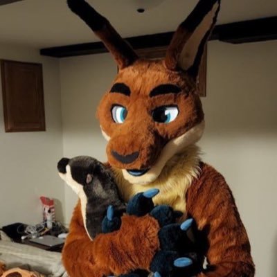 give snug, DM friendly (18+; no minors) @otterkangaroo.bsky.social