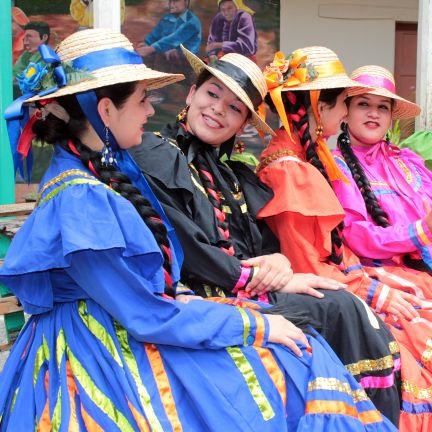 mujer_hondurena's profile picture. La mujer hondureña,tiene una aparente fragilidad, pero que es indestructible a la hora de defender a los suyos. Son madres, hijas, amigas .