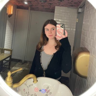 lifewithashsuly's profile picture. live intentionally