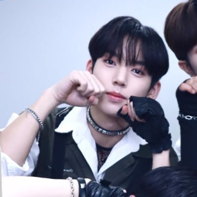 hanyoujins's profile picture. ( 2007 ) the most beautiful creature in this lovely world. Yujin, as god's favorite. ❆