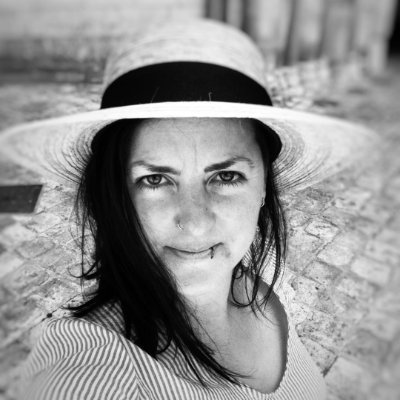 lizzprintz's profile picture. 38 ans • Gent • Social Media Activist • Le plus dur ce sera de continuer à danser tout en restant en colère.