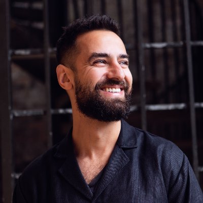 — Irish-British baritone — Harewood Artist @e_n_o — Represented by @jamesblackmgt — he/him 🇮🇳 🏴 🇮🇪