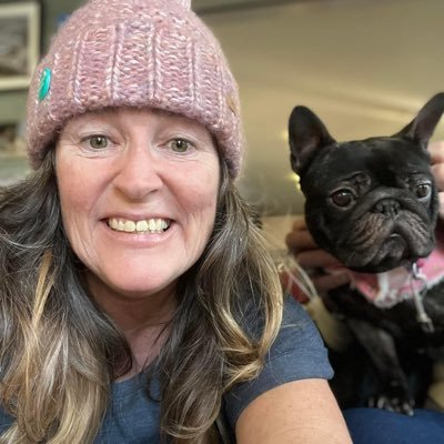 #Autistic Gogledd Cymru 🏴 Wales (Also @juxtaposed13) #BSL & #Autism tweets here. Deaf studies graduate & TSLI (Trainee Sign Language Interpreter)
