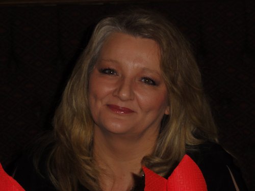 julieann100's profile picture. 