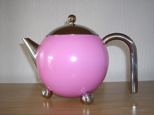 Painted Lady teapots deliver the two key design elements of being both practical and beautiful. They are made from high quality 18/8 stainless steel.