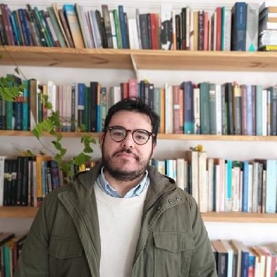 Estudo o tempo nas palavras (e vice-versa). Professor @uffsonline e @PpghUffs.