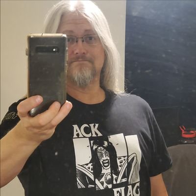 Just your average dork that's a fan of music, technology, and food.
The only time I will send an unsolicited DM is if I see someone trying to impersonate you.