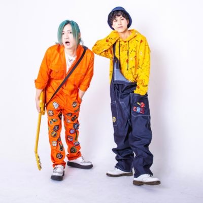 Vo.TEN（@I_DATEN） × Inst.SHUHEI（@shuhei0223）俳優兼ミュージシャンの二人から結成された新生ポップロックバンド。一度聴けば耳から離れないキャッチーなサウンドと、観客を渦に巻き込むような勢いのあるライブパフォーマンスが特徴。各種サブスク音楽サービスにて楽曲配信中🍔🔥