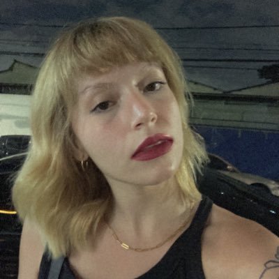 lalaIalax's profile picture. i'd like a cheeseburger, large fries and a cosmopolitan