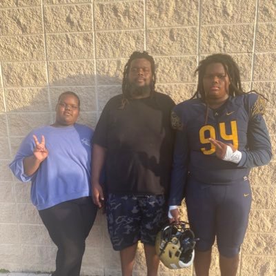 When it gets to tough for everybody else it’s just right for us Father of @josephjrbrandon (6ft3 290lb) c/o2025 DT St.Thomas Aquinas GOD BLESS ✊🏾