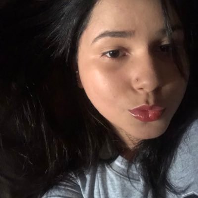 Vitoria85674942's profile picture. não me segue que eu tô perdida