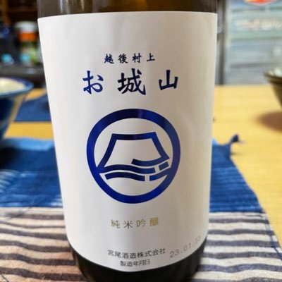 20歳で日本酒の美味さに開眼。三十数年前当時は「淡麗辛口」ブームに乗り新潟清酒「〆張鶴」宮尾酒造の出逢いに感動。また同時期に雄町米を使った酒蔵「酒一筋」利守酒造「赤磐雄町」にも出逢い双方の虜となり以降は新潟県・岡山県の日本酒を好みながらも 全国に幅を広げて「心の会話」の出来る蔵元さん、酒屋さん、酒友さんを探訪中。