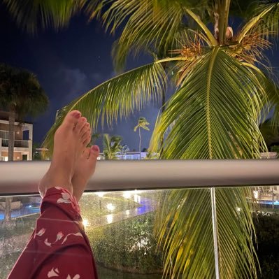 themommygig's profile picture. just shouting into the void.