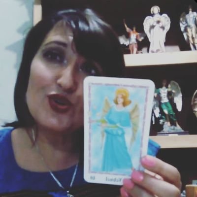 Lectura de tarot
Runas 
Registros Akáshicos
Thetahealing
Constelaciones Familiares