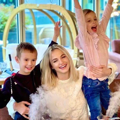 proud mother of 2 and an adventurer + traveler .business owner , Model , fashionista and fx 📉📈
