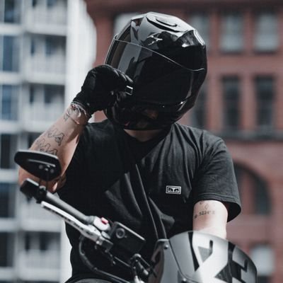 Helmet_of_Ahmad's profile picture. بر مادر و پدرهای خامنه‌ای لعنت