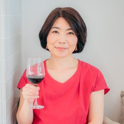 azuazuwine's profile picture. インポーターと酒販店での現場経験を経て、現在は個人でワインのセレクト、イベント・講座の開催、通訳、執筆などを行っています。

個人・法人・業界の皆さまが、ワインを通じてつながり、豊かな体験を得られるよう、目的に応じた形でワインのサポートを提供しております。

英仏語対応｜ワイン業界歴25年｜JSAソムリエ｜野球少年の母