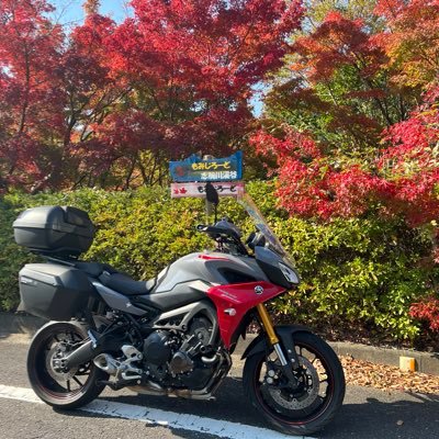 大型二輪を取得して既に数十年経過してます。今迄様々なバイクに乗って来ました。現在は、ヤマハトレーサー900GT（部分的に🟥）に乗ってます。孫娘が2人いますよ、千葉県で見かけたら声掛けて下さいね。