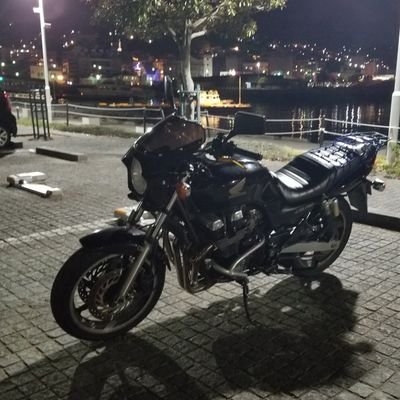 ただの機械好きのおじさん。車やバイクやカメラが好きなのんびり750ライダーです。写真はいつまでたっても大変へたくそスナップ写真撮りです。たいした改造ではないですが、右股関節にチタンを置換しています。（投資の類やADULT関係等、興味ありませんのでご遠慮ください。）