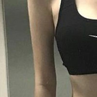 AlongTan11's profile picture. 