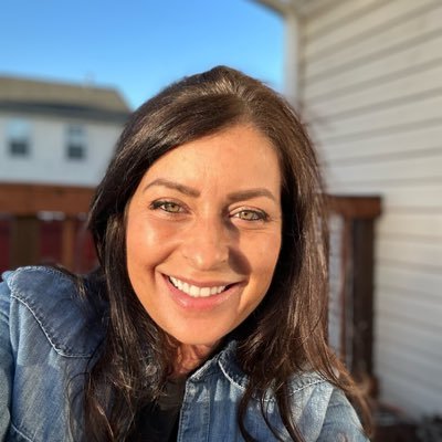 ElenieParker's profile picture. 