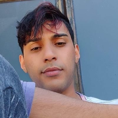 Taurino ♉, focado em ser o melhor.
(Amizades) são importantes, desde que nunca me atrapalhe.
( TENHO O MEU PRINCIPE)