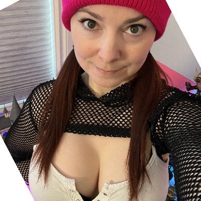 Twitch partner, gamer, nerd, OF creator. Popcorn enthusiast. 💦 OnlyFans 💦: https://t.co/AbTsO48YcJ 🎮 Twitch 🎮: https://t.co/Zx57W4xDY2