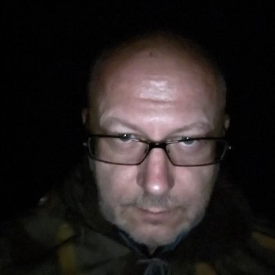 Marketingar, Profesor, Inovator, Tiskar, oglar, skipper. Kdo bi vedel, kaj naj pisat najprej.