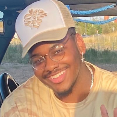 Youtuber and Chef Love to entertain and make YouTube videos.