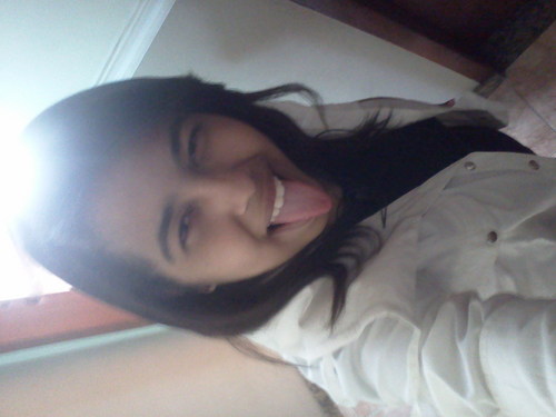 Eu sou apenas uma menina normal. Às vezes eu sou preguiçosa,fico entediada, me assusto, me sinto ignorada Faço votos,tenho sonhos. Eu sou a Priscila *-* follow?