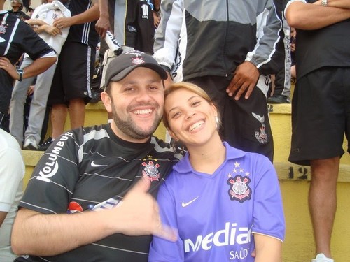 Esposa, amiga, companheira, corinthiana e que ama Jesus!!!!