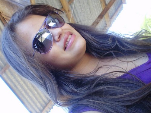 .Minhas alegrias me mantêm eu doce, dores me  fazem humano. Quedas me mantêm eu humilde, provações me fazem forte. E é Deus, quem me mantêm prosseguindo!!!..